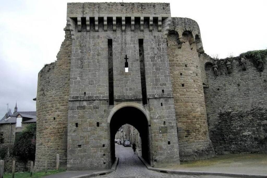 Ferienwohnung T2 Situe Au Coeur Du Centre Historique De Dinan Exterior foto